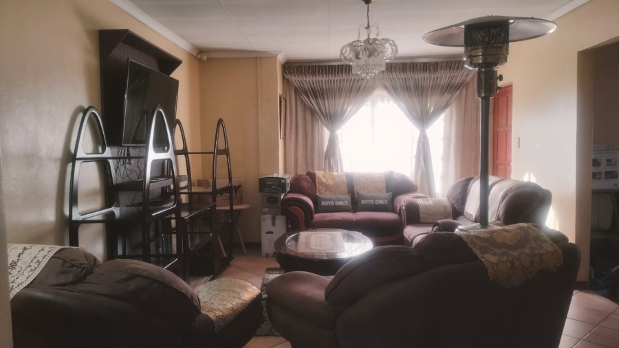4 Bedroom Property for Sale in Grasslands Free State